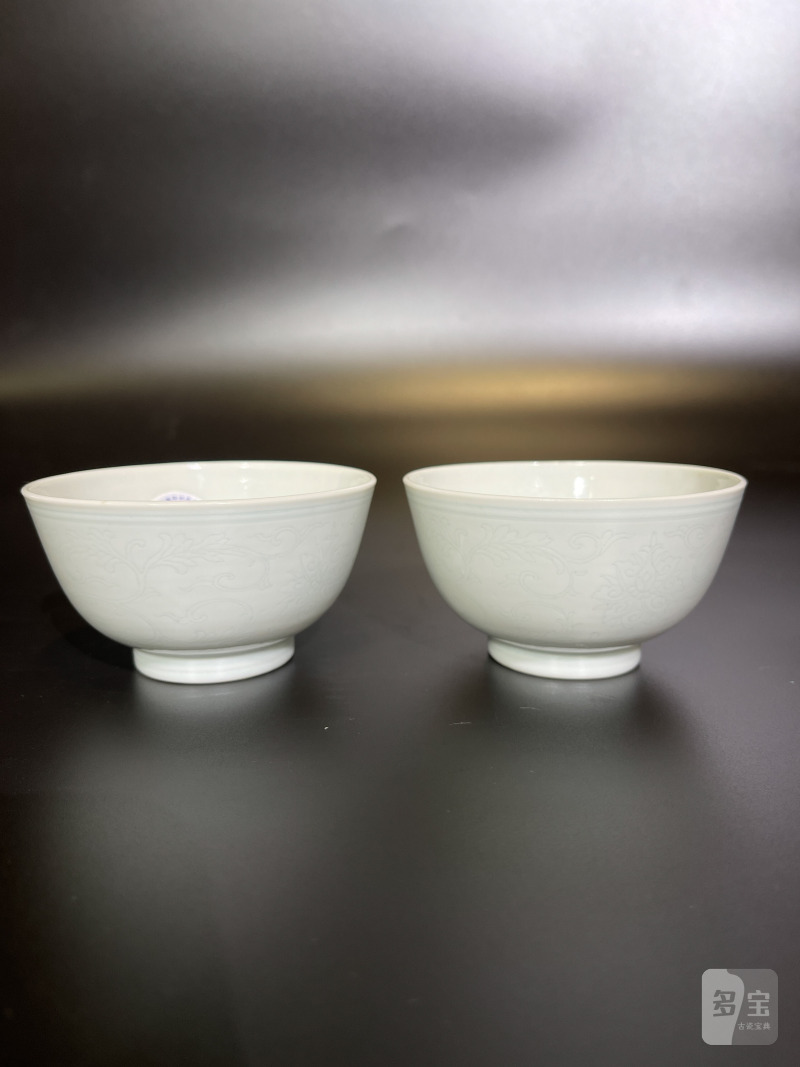 清乾隆 白釉暗刻花卉纹茶圆一对 - 图2